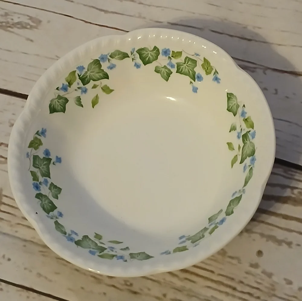Johnson Brothers Vintage Bowl White With Ivy Pattern